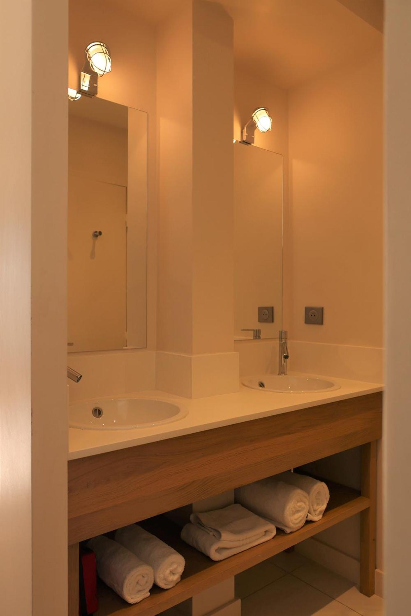 Residence Les Suites Du Port - By Le Saint Ferdinand Arcachon Bagian luar foto