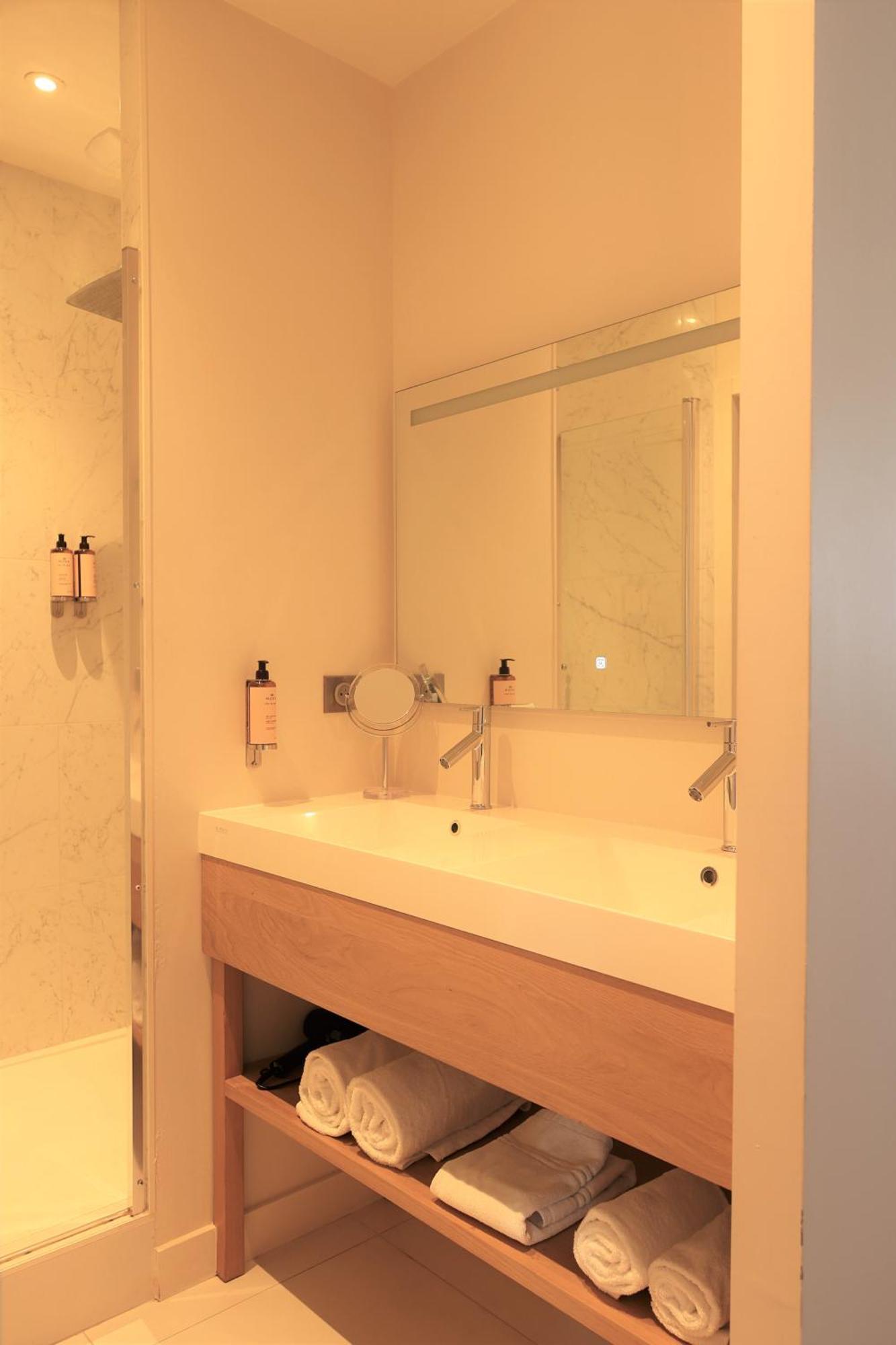Residence Les Suites Du Port - By Le Saint Ferdinand Arcachon Bagian luar foto